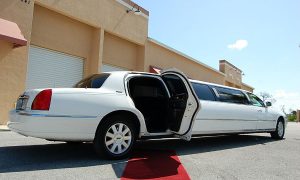 lincoln-stretch-limo-Waverly